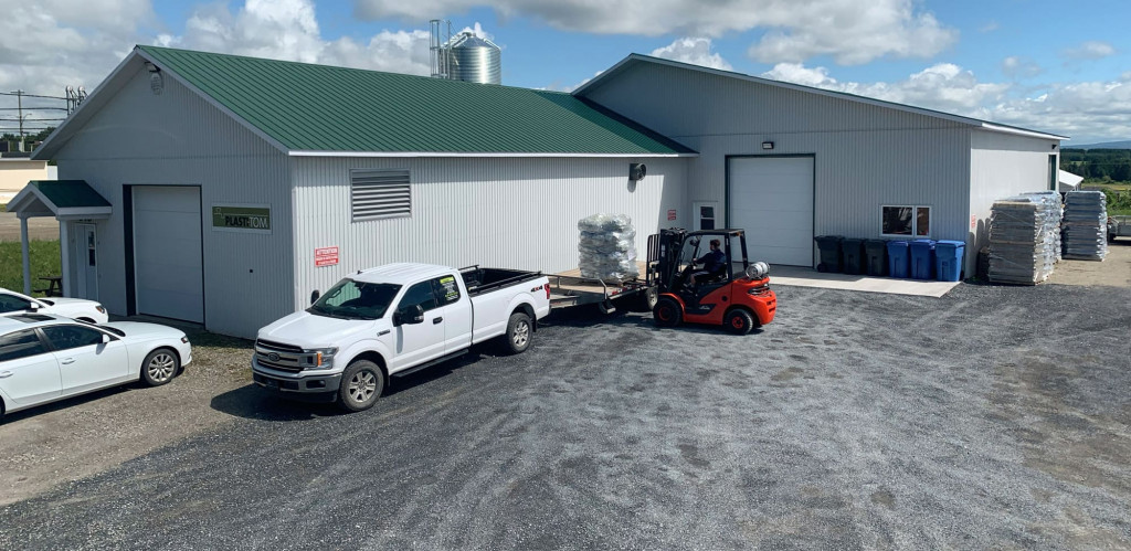 devant-usine-plasti-tom Usine Plasti-Tom